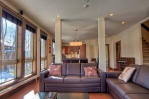 電子遊戲、DVD 播放機、書籍