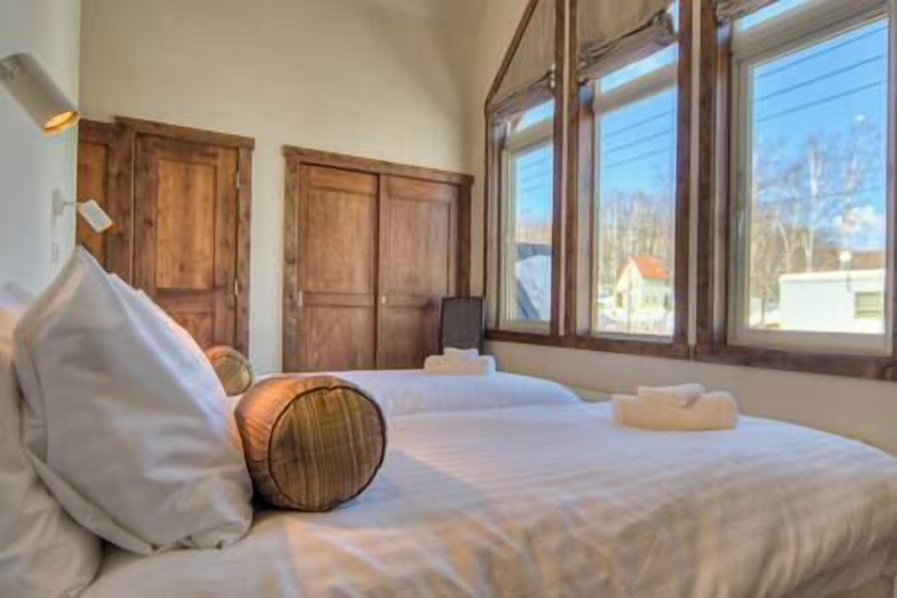 4 chambres, coffres-forts dans les chambres, Wi-Fi, draps fournis