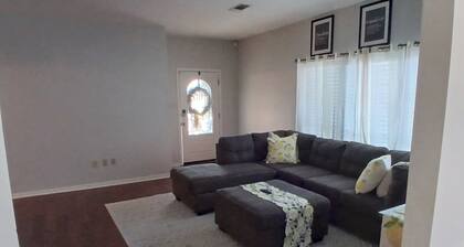 Delightful 3-bedroom, 2-bath house minutes from LSU and the State Capital