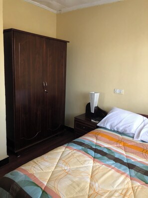 Iron/ironing board, WiFi, bed sheets