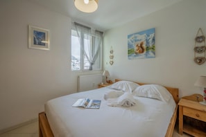 Bedroom - Riverside Apartment Mont Blanc View, Chamonix, France (Chamonix)