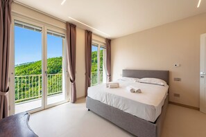 Bügeleisen/Bügelbrett, kostenloses WLAN, Bettwäsche