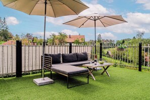 Terrace/patio - Riverside House with Pool and Hot Tub, Karlovac, Croatia (Karlovac)