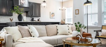 Expertly Designed Home w/ Fire Pit + Telescope