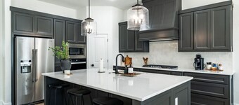 Expertly Designed Home w/ Fire Pit + Telescope