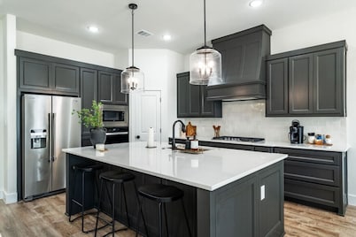 Expertly Designed Home w/ Fire Pit + Telescope