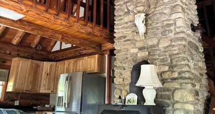 Chalet-Style Log Home – Waynesville, Ohio