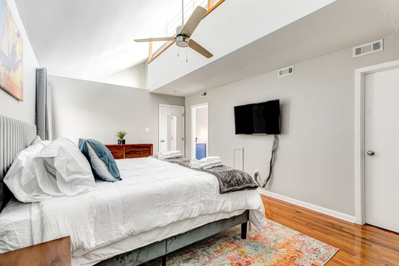 4 bedrooms, desk, iron/ironing board, WiFi