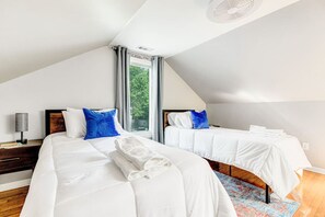4 bedrooms, desk, iron/ironing board, WiFi