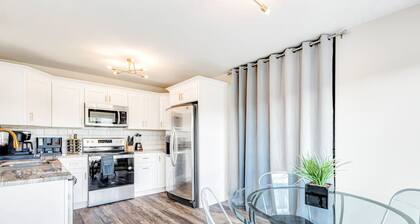 The Modern Mile High: Aviator`s Lookout in Quinton