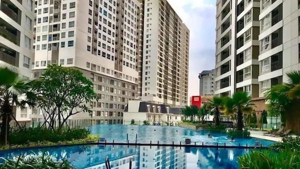 Açık yüzme havuzu, 6 ve 21 saatleri arasında açık, havuz şemsiyeleri