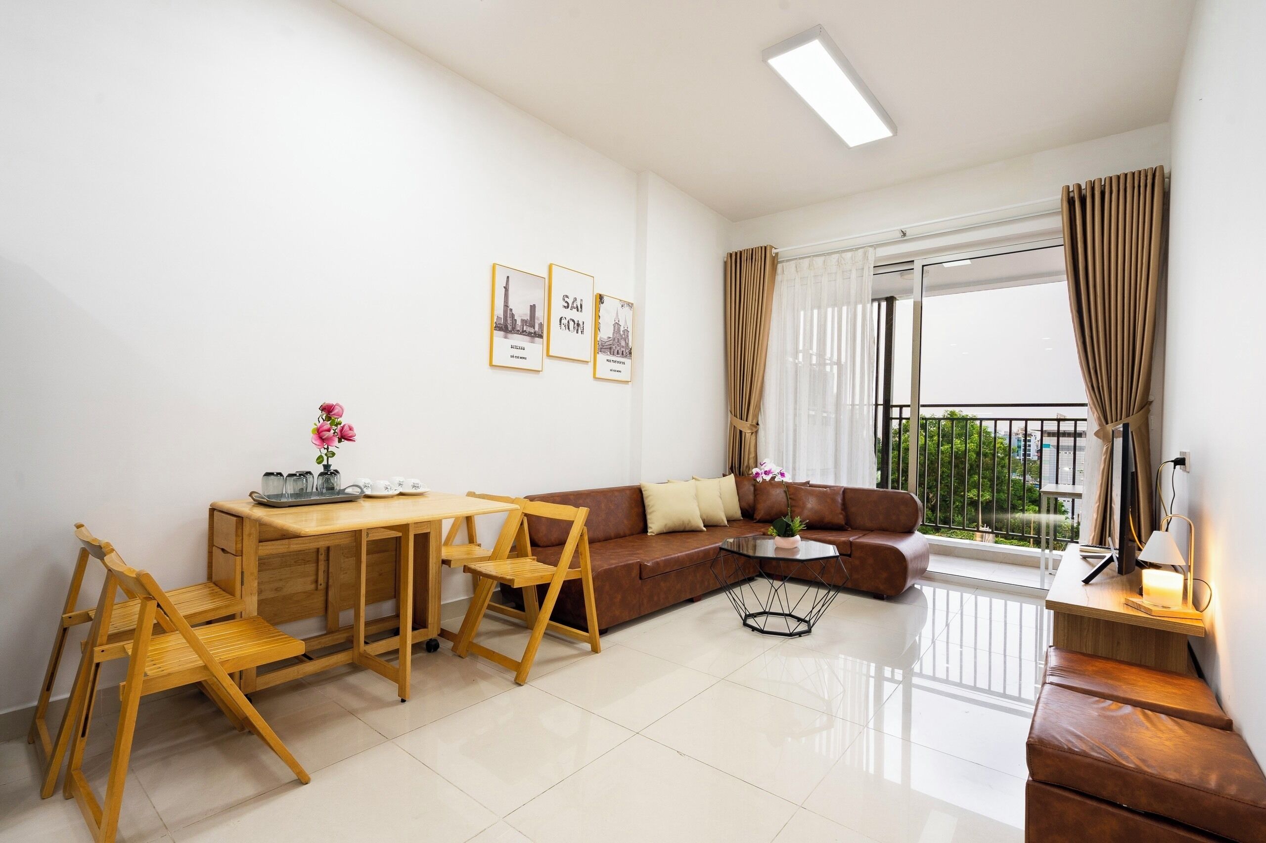 Deluxe Apartment, Air conditioning, City View | Living area | 45-inch LCD TV with cable channels