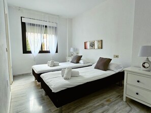 4 Schlafzimmer, Reisekinderbett, Internetzugang, Bettwäsche