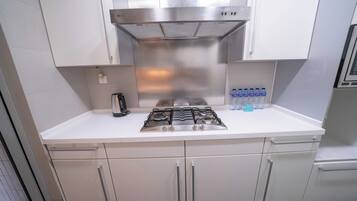 Appartamento Superior, 3 camere da letto, balcone, vista città | Cucina privata