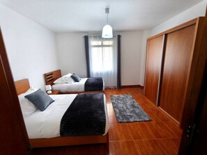 2 chambres, fer et planche à repasser, Wi-Fi gratuit, draps fournis