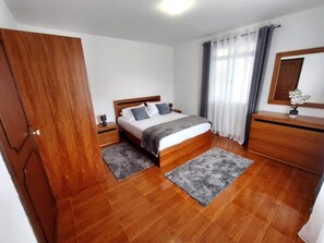 2 chambres, fer et planche à repasser, Wi-Fi gratuit, draps fournis