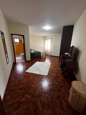 4 bedrooms, iron/ironing board, travel crib, free WiFi