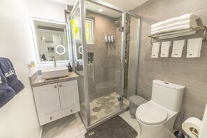 Luxury Condo | Bathroom