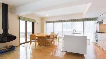 Réfrigérateur, micro-ondes, lave-vaisselle