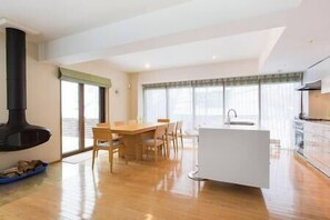 冷蔵庫、電子レンジ、食器洗い機