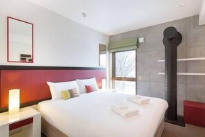 4 室のベッドルーム、WiFi、ベッドシーツ