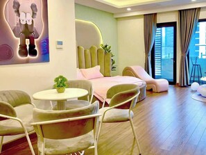 Couples’ dining - FLC Sea Tower Quy Nhon Apartment (Quy Nhơn)