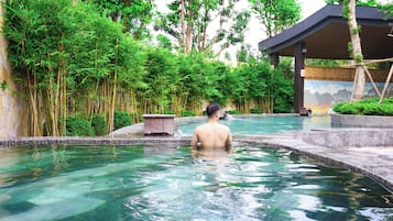 Suối nước nóng