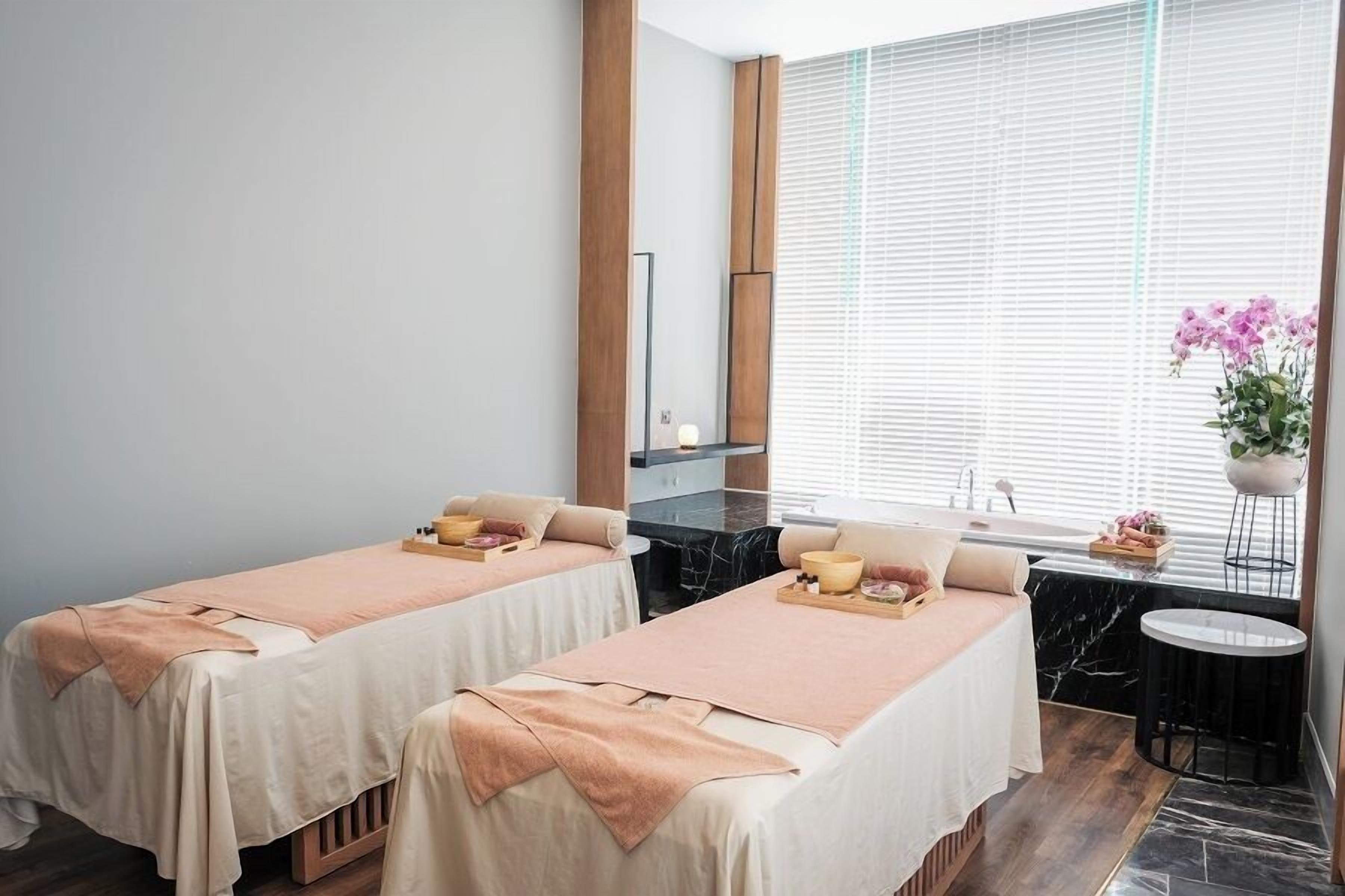 Sauna, masajes con piedras calientes y masajes tailandeses 