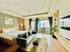 Deluxe Room, Balcony, Beach View | Living area