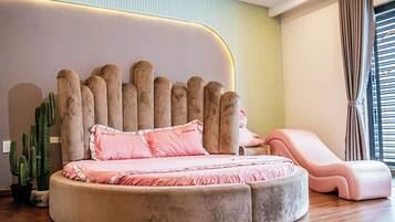 Deluxe Room, Balcony, Beach View | Desk, laptop workspace, blackout drapes, soundproofing