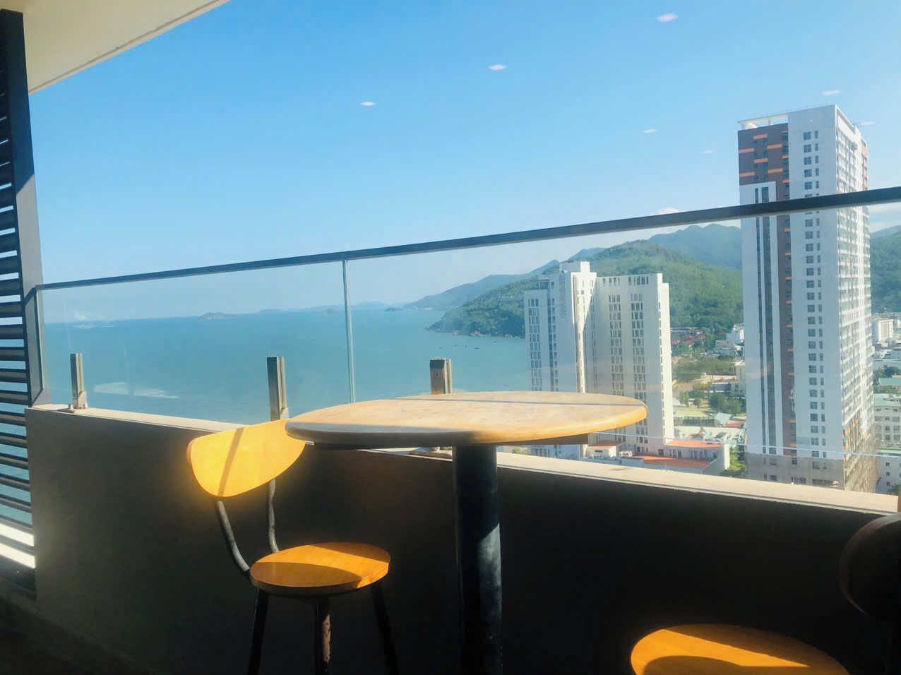 Estudi bàsic, 1 llit de matrimoni gran, balcó, vistes a la platja | Terrassa o pati