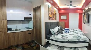 1 bedroom, iron/ironing board, WiFi, bed sheets - Near NAIA Manila Airport, Lovely Studio Condotel, 4km to NAIA, 7A (Parañaque)