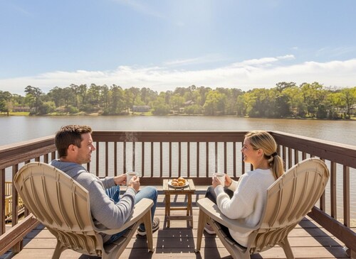 Lakefront Retreat - Close to RAFB, Pets & Kids Friendly