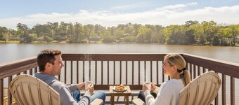 Lakefront Retreat - Close to RAFB, Pets & Kids Friendly