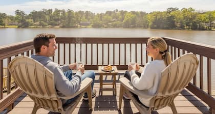 Lakefront Retreat - Close to RAFB, Pets & Kids Friendly