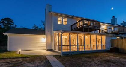 Lakefront Retreat - Close to RAFB, Pets & Kids Friendly