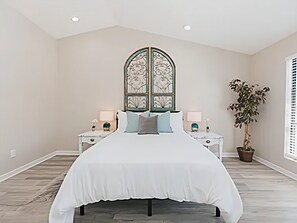 3 chambres, fer et planche à repasser, Wi-Fi, draps fournis