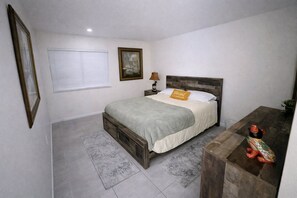 2 chambres, coffres-forts dans les chambres, bureau