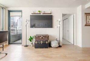 Interior - Free Parking! King Bed! Waterfront! Pike Place Paradise! A/C! (Seattle)