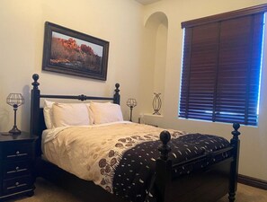 7 bedrooms, iron/ironing board, free WiFi, bed sheets - Diamond in the Desert !! A Private Oasis with Family and Friends (Mesa)
