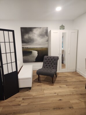 1 bedroom, iron/ironing board, WiFi, bed sheets - Charming 1-bedroom cottage in Escondido's Historic District with AC and more! (Escondido)