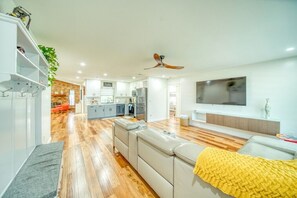 TV, fireplace