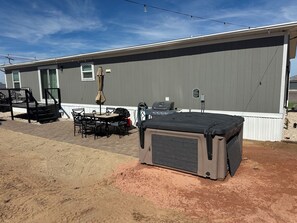 Outdoor dining -  Queen Creek Desert Retreat+Spa & San Tan Mnt hiking & views on 1 acre (Queen Creek)