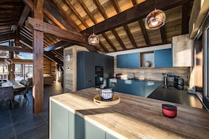 Fridge, cookware/dishes/utensils
