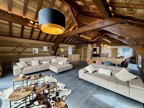Chalet on the slopes with indoor pool- up to 15 guests