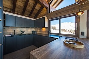 Fridge, cookware/dishes/utensils, dining tables