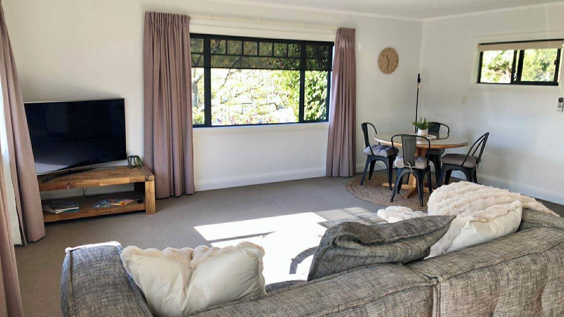 Smart TV, DVD player, stereo