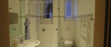 Bruser, håndklæder, Sæbe, Toiletpapir