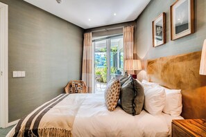 2 bedrooms, desk, iron/ironing board, WiFi