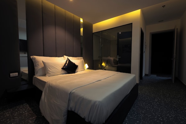 Classic Studio, City View | Free WiFi